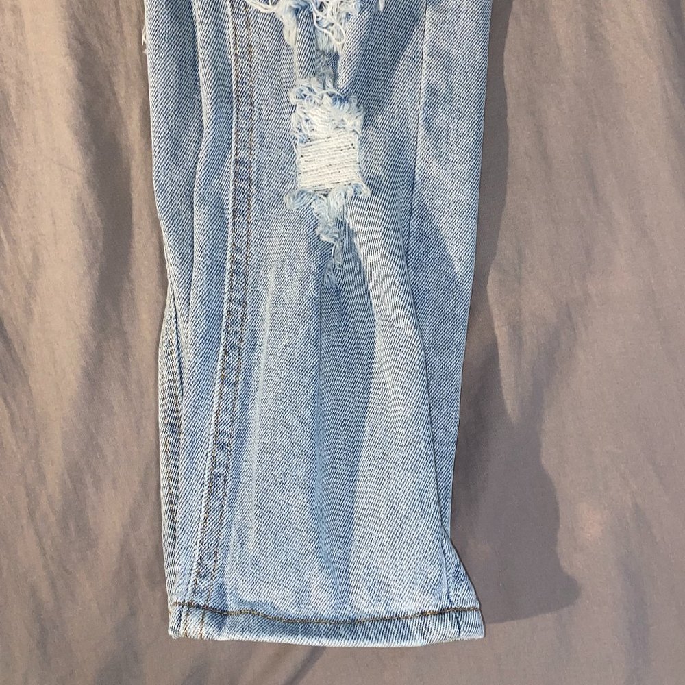 Light-washed Ripped Jeans - Picture 3 of 4